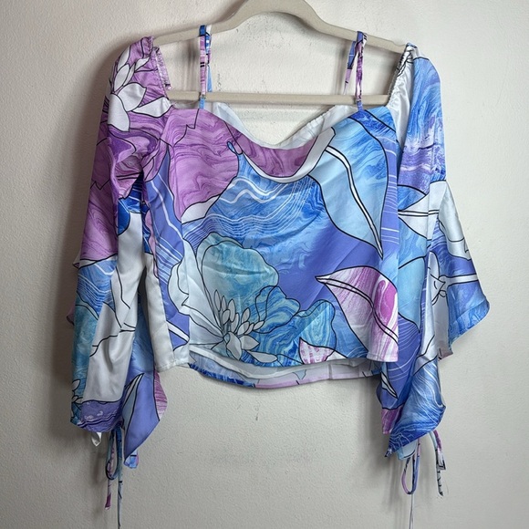 (A5) GUESS BY MARCIANO FLORAL FLOWY BLOUSE
WITH OPEN SHOULDERS
SIZE M, satin - Picture 5 of 16